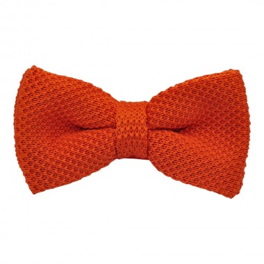 Noeud papillon en tricot. Noué. Orange uni