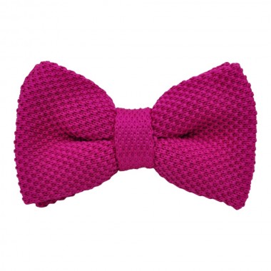 Noeud papillon en tricot. Noué. Fuchsia uni